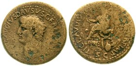 Römische Münzen
Kaiserzeit
Nero Claudius Drusus
Sesterz 41/42 n.Chr. Kopf l./Claudius sitzt l. auf kurulischem Stuhl zwischen Waffen.
schön, selte...