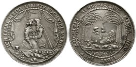 Ausländische Münzen und Medaillen
Dänemark
Frederik III., 1648-1670
Silbermedaille o.J. (um 1650) ohne Signatur. Gluckhennenmedaille. 52 mm, 37,45 ...