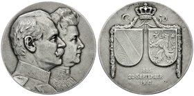 Altdeutsche Münzen und Medaillen
Baden-Durlach
Friedrich II., 1907-1918
Silbermedaille 1910 von Rudolf Mayer, a.d. Silberhochzeit. Brb. des Brautpa...