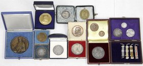 Altdeutsche Münzen und Medaillen
Bayern
Lots
19 Stück Münzen, Medaillen u. Abzeichen, u.a. Gulden 1864 in fast Stempelglanz (!), 2 Mark 1903, 6 Kre...