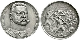 Medaillen
Erster Weltkrieg
Silbermedaille (Probeprägung) o.J. signiert Mayer & Wilhelm, Stuttgart, Brustbild Hindenburgs/kämpfende Soldaten, 33 mm, ...