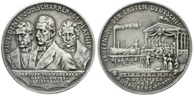 Medaillen
Münchner Medailleure, Karl Goetz
Silbermedaille 1935. Hundert Jahre Eisenbahnstrecke Nürnberg-Fürth. 36 mm; 19,63 g.
vorzüglich, mattiert...