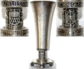 Medaillen
Schützenmedaillen, Köln
Schützenpokal 1930 a.d. 19. deutsches Bundesschiessen. 800 Silber. Höhe 23,6 cm, 277,8 g.
vorzüglich, kl. Kratzer...