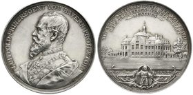 Medaillen
Schützenmedaillen, München
Silbermedaille 1893 v. Börsch, a.d. Einweihung d. neuen Schiessstätte d. kgl. privil. Hauptschützen. 38 mm, 26,...