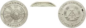 Gedenkmünzen der DDR
5 Mark Keppler 1971. Ohne Randschrift.
vorzüglich/Stempelglanz, kl. Flecke, von größter Seltenheit