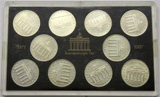 Gedenkmünzen der DDR
Brandenburger-Tor-Satz mit allen ab 1971 erschienenen Brandenburger-Tor 5-Markstücken, 1971, 1979-1987 mit den nur in diesem Sat...
