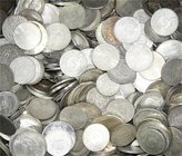 LOTS
Sammlungen allgemein
Alte Blechdose mit Silbermünzen aus aller Welt. Gesamtgewicht ca. 10,5 kg. Besichtigen.
untersch. erhalten