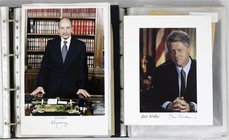Varia
Autographen
Lots
80 Autogramm-Karten / Fotos von diversen Staatspräsidenten aus aller Welt in zwei Ringordnern, fast jede Autogramm-Karte / F...