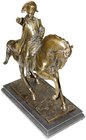 Varia
Skulpturen und Plastiken
Große Bronzeskulptur "Napoleon zu Pferd", signiert Claude. Auf Marmorsockel. Gesamthöhe 62 cm.
NUR AN SELBSTABHOLER,...