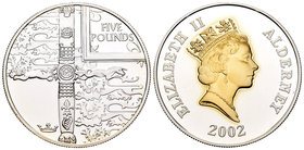 Alderney. Elizabeth II. 5 libras. 2002. (Km-24a variante). Ag. 28,28 g. Parial gold plated. PR. Est...35,00.