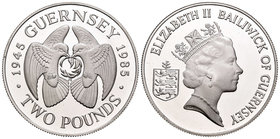 Guernsey. Elizabeth II. 2 libras. 1985. (Km-47). Ag. 28,28 g. Doves of peace. Tirada de 2500 piezas. PR. Est...25,00.