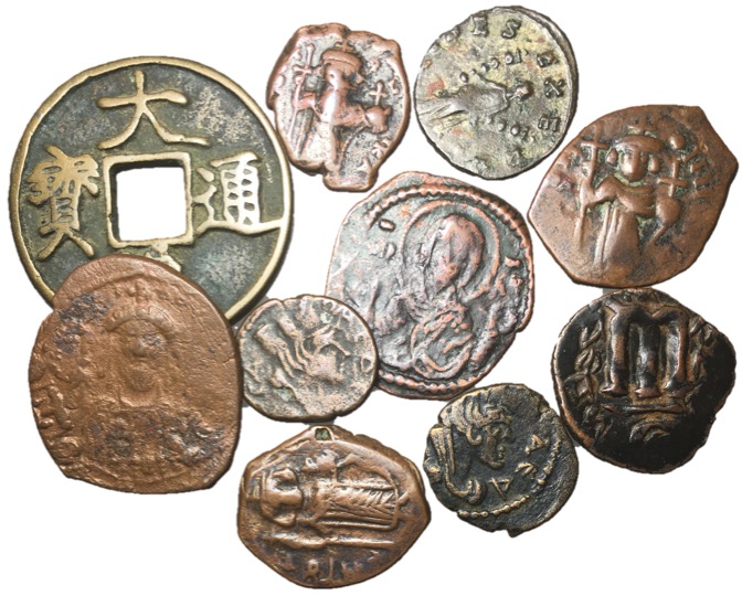 Miscellaneous lot of 10 ancients, as seen in photo up to 34mm in diameter. Sold ...