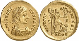 EMPIRE ROMAIN. Honorius (393-423). Solidus, Sirmium. Av. Buste drapé et cuirassé avec un diadème à rosaces à droite. Rv. Honorius en habit militaire d...