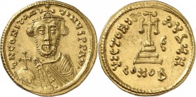 EMPIRE BYZANTIN. Constant II (641-668). Solidus, 646-647, Constantinople. Av. Buste couronné de face. Rv. Croix potencée sur trois degrés. Sear 942. 4...