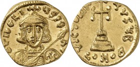 EMPIRE BYZANTIN. Tibère III (698-705). Solidus, Constantinople. Av. Buste couronné de face. Rv. Croix potencée. Sear 1360. 4,61 grs. Légèrement décent...