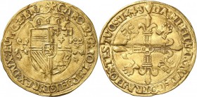 BELGIQUE. Brabant, Charles Quint (1506-1555). Écu d’or (1553), date fautée, 1443. Av. Écu couronné et accosté de deux briquets. Rv. Croix fleurdelisée...