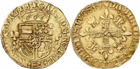 BELGIQUE. Brabant, Charles Quint (1506-1555). Écu d’or, (15)54. Av. Écu couronné et accosté de deux briquets. Rv. Croix fleurdelisée, cantonnée de deu...
