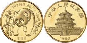 CHINE. République populaire (1949 - à nos jours). 100 Yuan 1986. Av. Panda. Rv. Temple. Fr. B4. 31,10 grs. Dans sa pochette d’origine, Fleur de coin...