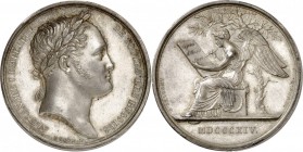 RUSSIE. Alexandre Ier (1801-1825). Médaille en argent 1814 par Denon, commémorant le séjour d’Alexandre Ier à Paris. Av. Tête laurée à droite. Rv. Vic...