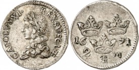 SUÈDE. Charles XI (1660-1697). 2 mark 1671, Stockholm. Av. Buste drapé et lauré à gauche. Rv. Trois couronnes. Km. 242, 10,33 grs. Flan légèrement irr...