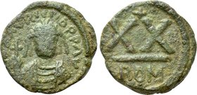 MAURICE TIBERIUS (582-602). Half Follis. Rome or uncertain military mint.