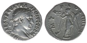 ROM Kaiserzeit Traianus 98-117
Denar
IMP CAES NERVA TRAIAN AVG GERM / PM TR P COS IIII PP
Victoria nach links stehend
Kampmann 27.49.7, 3,01 Gramm, ss