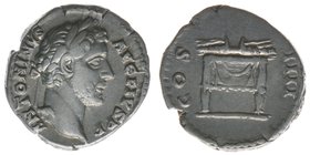 ROM Kaiserzeit Antoninus Pius 161-180

Denar
ANTONINVS AVG PIVS P P / COS IIII
RIC 137,3,55 Gramm, ss+