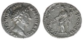 ROM Kaiserzeit
Marcus Aurelius 161-180
Denar
M ANTONINVS AVG ARMENIACVS / PAX AVG TRP XX COS III
3,33 Gramm, ss, sehr selten, Kampmann -