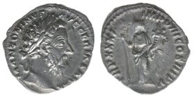 ROM Kaiserzeit
Marcus Aurelius 161-180
Denar
M ANTONINVS AVG GERM SARM / TR P XXXI IMP VIII COS III P P
2,71 Gramm, ss, Kampmann 37.158