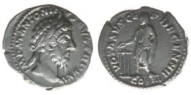 ROM Kaiserzeit Marcus Aurelius 161-180
Denar

IMP M ANTONINVS AVG TR P XXI / VOTA SVSCEP DECENN II COS III
Der Kaiser nach links opfernd
RIC 249, 3,77...