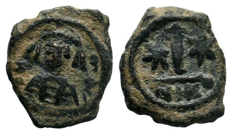 Maurice Tiberius Æ 10 Nummi. Nicomedia, AD 583-602. Crowned and cuirassed facing...