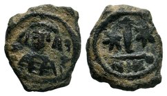 Maurice Tiberius Æ 10 Nummi. Nicomedia, AD 583-602. Crowned and cuirassed facing bust / Large I; cross above, stars flanking; NIKO in exergue. MIBE 82...