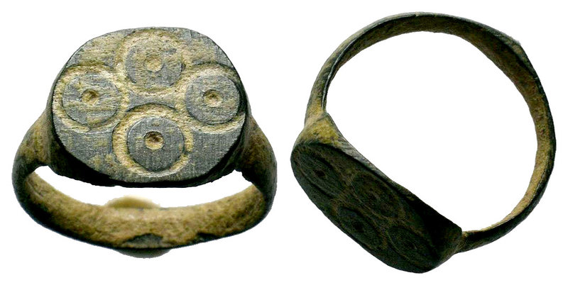 Byzantine evil eye ring,
Condition: Very Fine

Weight: 3,33 gr
Diameter: 19,...