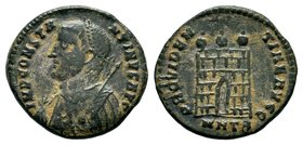 Constantine I Æ Follis. Heraclea, AD 317. 

Condition: Very Fine

Weight: 3.38 gr
Diameter: 20 mm