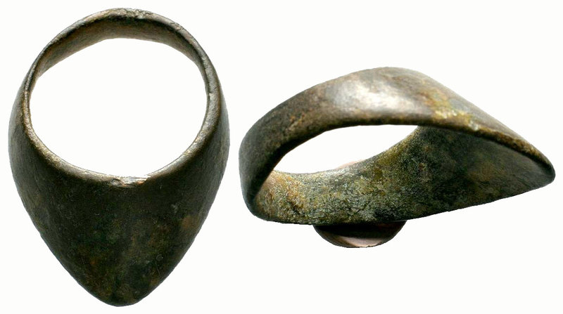 Ancient archers Bronze ring,

Condition: Very Fine

Weight: 14.93 gr
Diameter: 3...