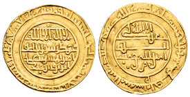 Almoravids. Ali ibn Yusuf y el Amir Al-Muslimir. Dinar. 521 H. Almería. (Vives-1652). Au. 3,87 g. Trces of mounting. VF. Est...400,00.