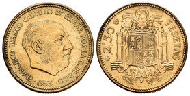 Spanish State (1936-1975). 2,50 pesetas. 1953 *19-70. Madrid. (Cal-72). Au. 7,18 g. Moneda ligeramente circulada pero es una acuñación esmerada proced...
