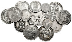 Lote de 15 monedas de Isabel II, 50 céntimos de peso con resello privado FC, 4 reales (2), 2 reales (2), 1 real (2), 40 céntimos de escudo (7) y 20 cé...