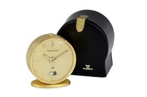 Jaeger LeCoultre Piccolo orologio da scrivania, in ottone dorato, con funzione di sveglia. Accompagnato dalla scatola e istruzioni. Realizzato nel 197...