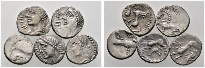 Keltische Münzen 
 Gallia 
 Haedui 
 Lot (5 Stücke): Quinare. Wie vorher. LT ...