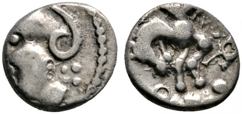Keltische Münzen 
 Gallia 
 Haedui 
 Quinar. Behelmte Büste nach links / Pfer...