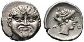 Griechische Münzen 
 Makedonia 
 Neapolis 
 Hemidrachme ca. 424-350 v. Chr. Gorgoneion mit heraushängender Zunge / Nymphenkopf nach rechts. AMNG II...