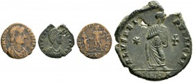 Römische Münzen 
 Kaiserzeit 
 Aelia Flacilla †386, Gemahlin des Theodosius 
 Lot (2 Stücke): Folles. Drapierte Büste mit Diadem nach rechts / Steh...