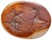 Römische Münzen 
 Kaiserzeit 
 GEMMEN 
 Gemme aus Lagenachat 2./3. Jh. Der nach rechts kniende Eros untersucht den Huf eines vor ihm hockenden Pfer...