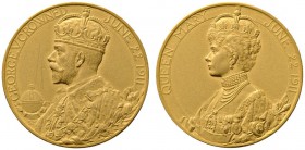 Ausländische Münzen und Medaillen 
 Großbritannien 
 George V. 1910-1937 
 Mattierte Goldmedaille 1911 von B. Mackennal, auf seine Krönung. Gekrönt...