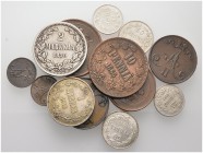 Lots ausländischer Münzen und Medaillen 
 13 Stücke: FINNLAND (unter Rußland). Cu-Penni 1892 und 1900; Cu-5 Penniä 1873, 1889 und 1917; Cu-10 Penniä ...