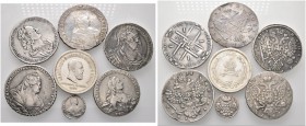 Lots ausländischer Münzen und Medaillen 
 7 Stücke: RUSSLAND . Silberrubel von 1723, 1734, 1738 und 1752 -Moskau- und 1762 -St. Peters­burg- sowie Ge...