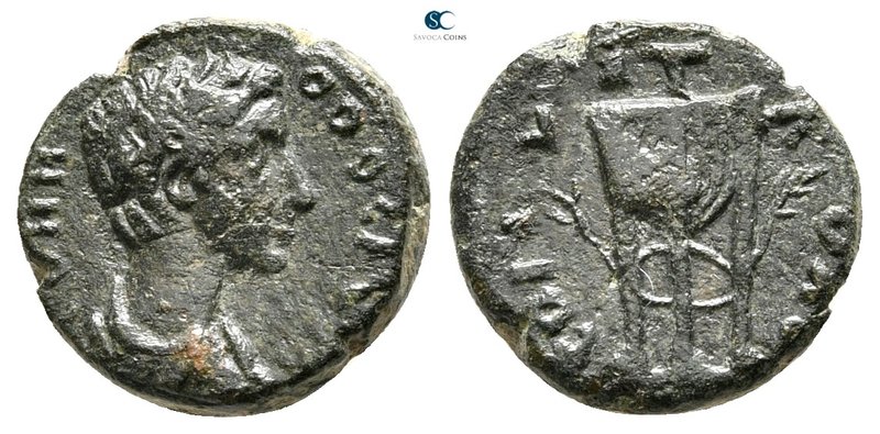 Troas. Alexandreia. Commodus AD 180-192. 
Bronze Æ

15 mm., 2,92 g.



ve...