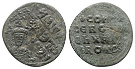Constantine VII (913-959). Æ 40 Nummi (27mm, 5.94g, 6h). Constantinople, 931-944. Crowned facing half-length figures of Constantine and Romanus, holdi...