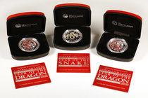 Australia. Elizabeth II. Lote de 3 piezas de "Australian Lunar Silver Coin Series II", Year of the dragon 2012 (2) and Year of the snake 2013. Con caj...